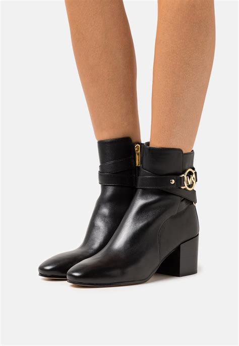 stiefelette michael kors schwarz|Schwarze MICHAEL Michael Kors Stiefeletten für Damen .